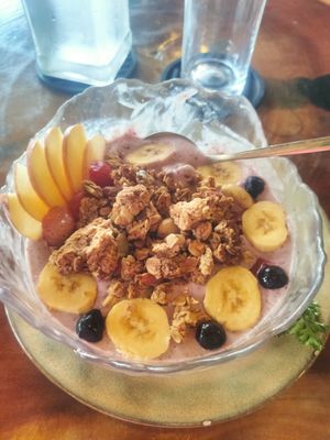 360 berry healthy power bowl with açai #Veganuary at Green Waves Cafe in Siargao