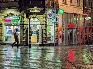 Outside at Maoz - Muntplein in Amsterdam