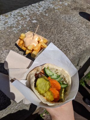 Pita & fries at Maoz - Muntplein in Amsterdam