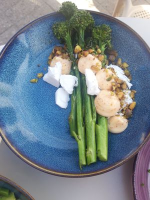 Broccolini with spicy toragashi mayo and vegan feta at Dam Bar in Tampere