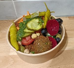 Falafel salad bowl with spicy pesto sauce at Maoz - Leidsestraat in Amsterdam