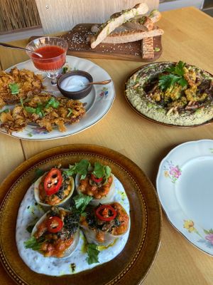 Manto, Royal Pakora, Nasib's Hummus at Manto in Malmo