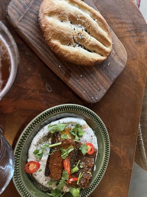 Grillede aubergine med afghansk brød  at Manto in Malmo