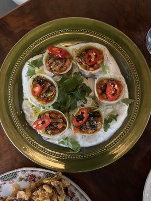 Kikærteret med forårsrulle udenpå   at Manto in Malmo