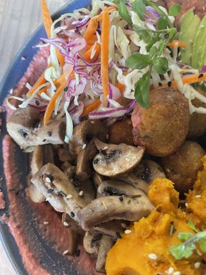 Mushrooms slaw and falafel #Veganuary at Dizy's in Gregory Hills