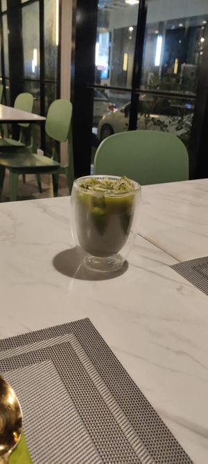 Green detox juice at Pranaa Food For Life in Bangkok