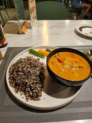 Japanese curry with quinua at Pranaa Food For Life in Bangkok