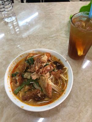 Came in a bit late so they only had Laksa and the mee hoon kueh I believe, I took the laksa and it was to my surprise very good! Good spice and nice taste of zesty lime! at Shui Xian Su Shi Yuan in Malacca