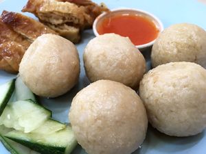 Vegetarian chicken and rice balls at Shui Xian Su Shi Yuan in Malacca