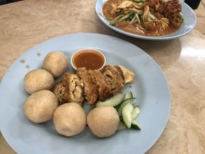 Chicken rice balls and mee rebus at Shui Xian Su Shi Yuan in Malacca