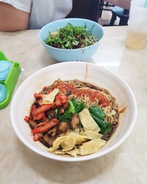 Wan Tan Mee (foreground) and veg minced meat mee (background) at Shui Xian Su Shi Yuan in Malacca