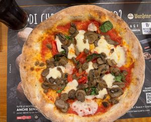 Vesuvio with funghi   at Pizzeria Acquario in Soave