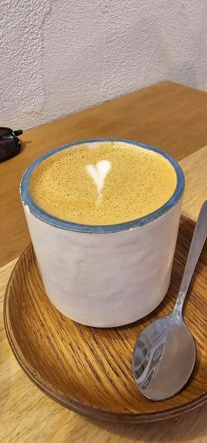 Plant milk flat white at Ringo Banana  in Sevilla