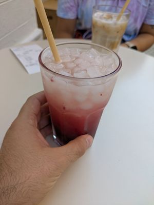 Berry lemonade at Ringo Banana  in Sevilla