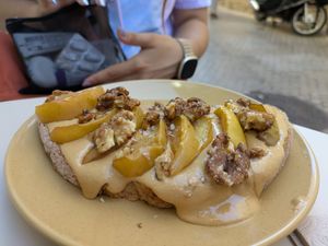Pb toast with apple and candied nuts at Ringo Banana  in Sevilla