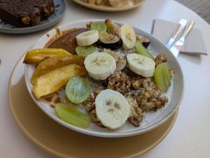 Fruit & granola overnight oats at Ringo Banana  in Sevilla