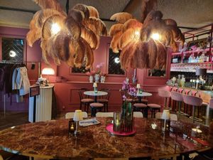 Inside, at the front at Tante Tilly in Roermond