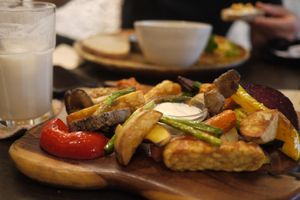 Tempeh/Veg Platter at Cafe Sukkara - 수카라 in Seoul