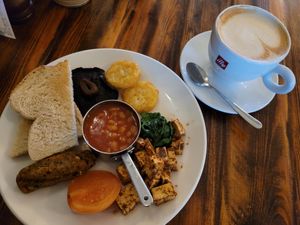 Full plant-based English breakfast at The Mad Bishop & Bear in West London