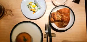 soup, sourdough bread and house made herbed butter at and/or  in Antwerpen