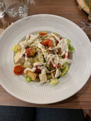 Salada romana   at Giulietta - Pizzeria & Cucina Vegana in Lisbon