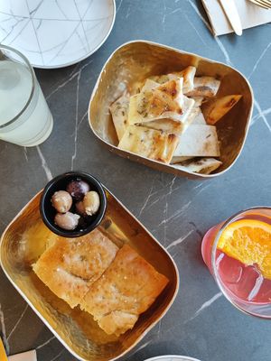 Focaccia and garlic bread at Giulietta - Pizzeria & Cucina Vegana in Lisbon