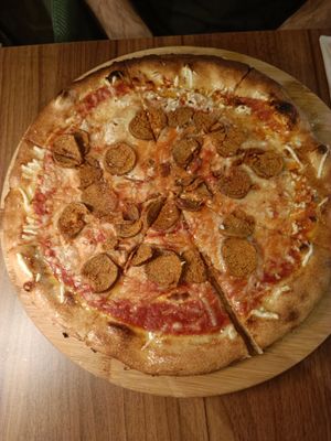 Diavola pizza at Giulietta - Pizzeria & Cucina Vegana in Lisbon