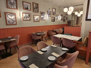 Very pleasant seating, decoration and ambiance. at Giulietta - Pizzeria & Cucina Vegana in Lisbon