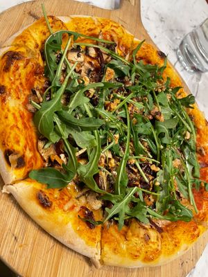 Giulietta pizza at Giulietta - Pizzeria & Cucina Vegana in Lisbon