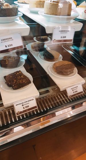 vegan options   at El Palacio del Cafe in Montevideo