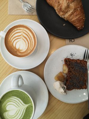 Vegan banana bread and vegan croissant. Oat matcha latte and oat flat white at Numa Café - AMUN Cafe in Lisbon