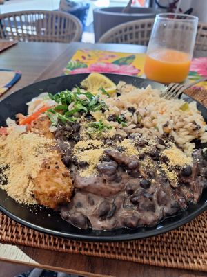 Delicioso Feijao at Cri Cri Cru Restaurante (Loja Bênção Brasil) in Sao Paulo