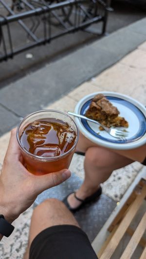 Juicy coffee (cold brew, tonic, Ganesha) and apricot basil cake at Ammazza Caffé in Verona