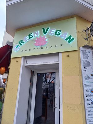 Outside at Ben‘s Cuisine in Berlin