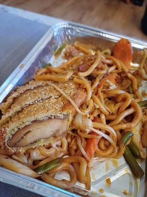 Udon noodles with vegan duck at Ben‘s Cuisine in Berlin