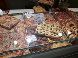 Focaccia ai cereali (chiedere perché non la fanno tutti i giorni)  #Veganuary at L Arte del Buon Pane in Bergamo