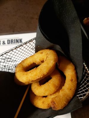 Anelli di cipolla at Pivo Beer Bar in Bergamo