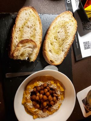 Humus di zucca e ceci croccanti con pane fatto in casa, super super buono! at Pivo Beer Bar in Bergamo