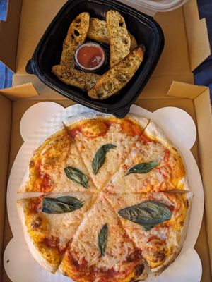 Margarita pizza with vegan cheese and garlic toast with marinara. Utilized their online ordering platform for take-out. at Bacio Italiano in Tucson