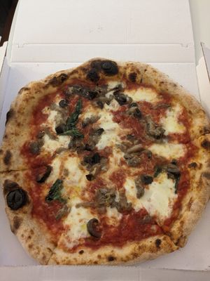 Pizza vegetariana at Pizzeria Grains in Cagliari