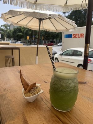 Hummus and Lemonade for entrance   at Alubia plant power in Mallorca