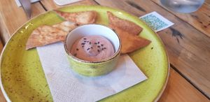 Free bean hummus and tortilla chips at Alubia plant power in Mallorca