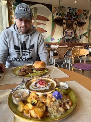 Burger + Dhal  at Alubia plant power in Mallorca