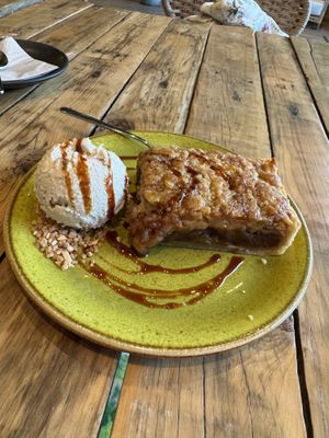 Apple pie/crumble with coconut ice cream.   at Alubia plant power in Mallorca