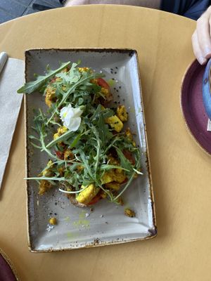 Tostada de tofu revuelto  at Alubia plant power in Mallorca