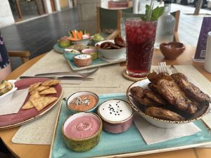 Smashed Potatoes, Sweet Potatoes, Carrots and Cucumbers with dips  at Alubia plant power in Mallorca