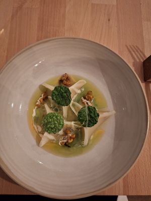 1st course: kohlrabi at Gerüchteküche in Graz