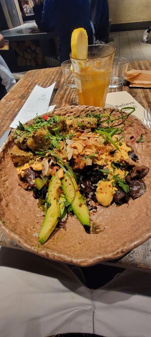 Poke bowl arroz and extra tofu at Honest Greens - Fuencarral in Madrid