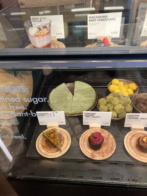 Vegan sweets at Honest Greens - Fuencarral in Madrid