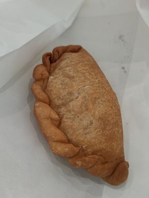 Potatoes curry puff at Gokul Raas Vegetarian - Bank of Singapore in Central Singapore